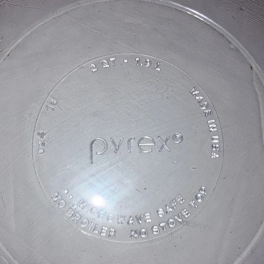 Pyrex‎ Ribbed Glass Round Baking Dish 9x3”